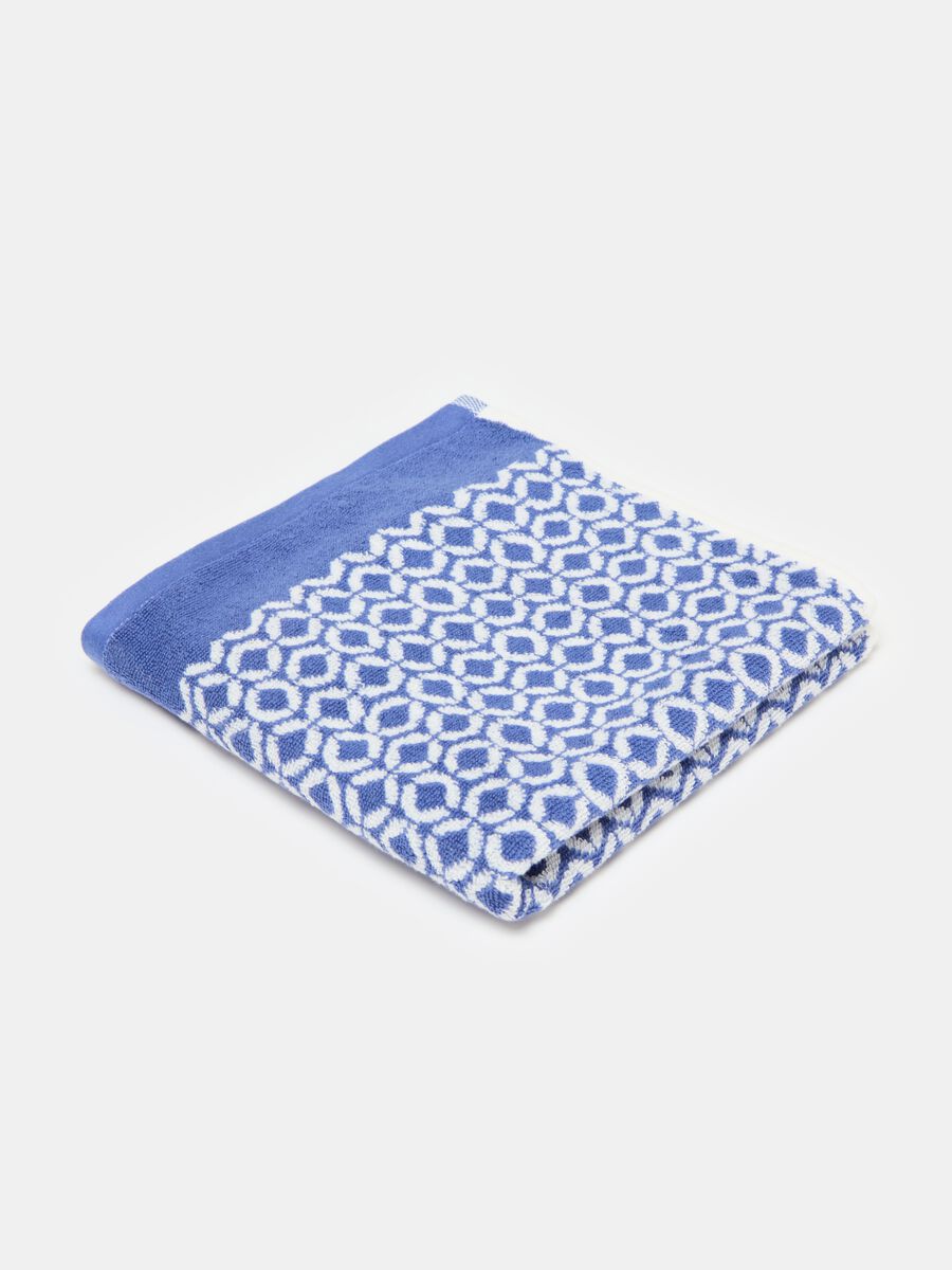 Face towel with dots pattern_0