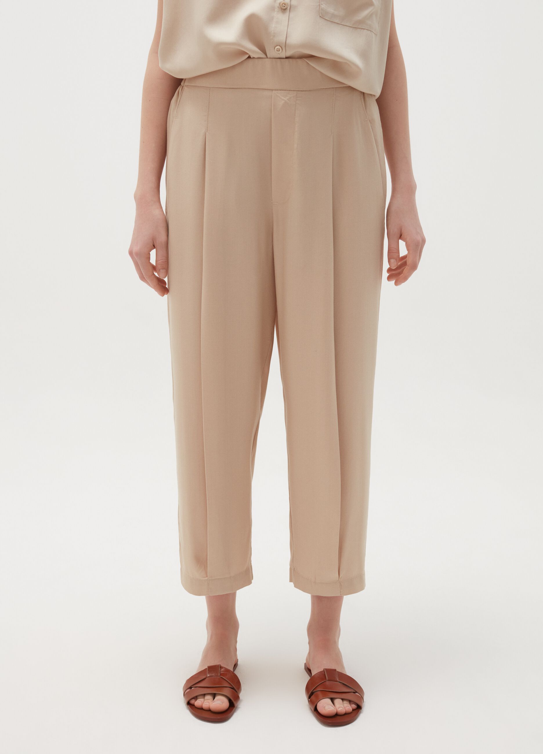 Lyocell trousers with darts