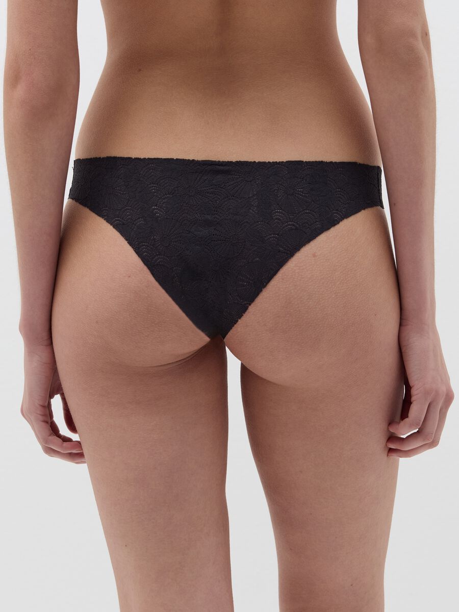 Brazilian-cut briefs in lace with geometric motif_4