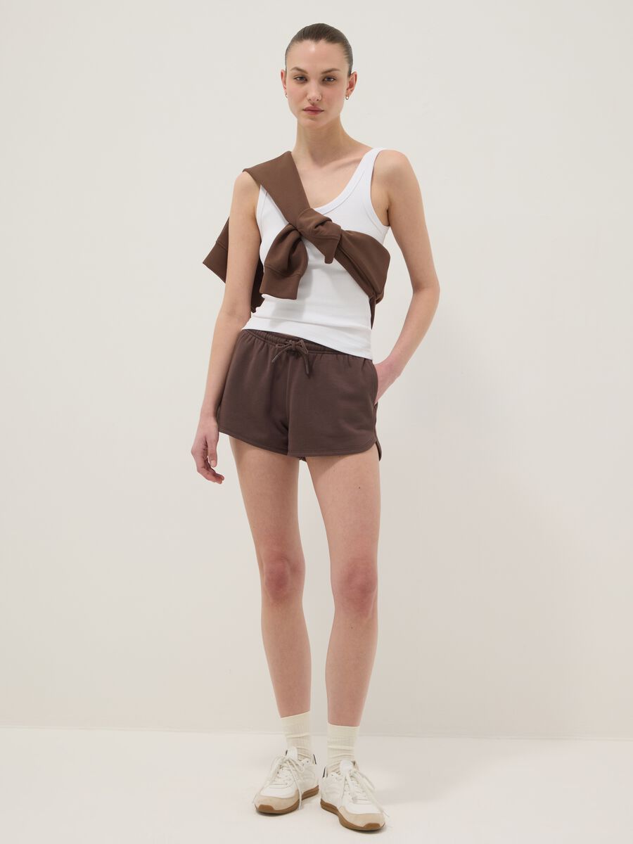 Regular-fit brown cotton-blend shorts with drawstring_0