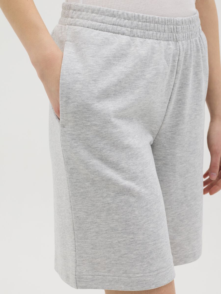 Grey Bermuda shorts in French terry with elasticated waist_3