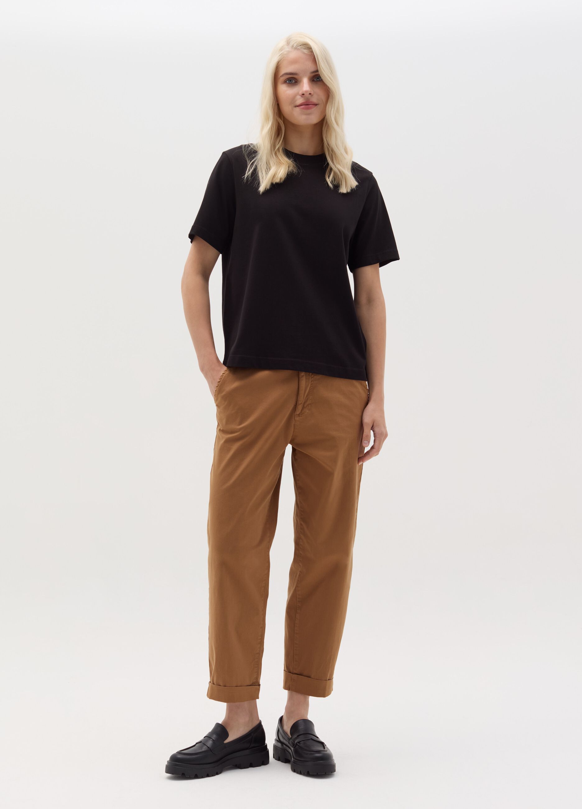 Chino pants with turned-up hems