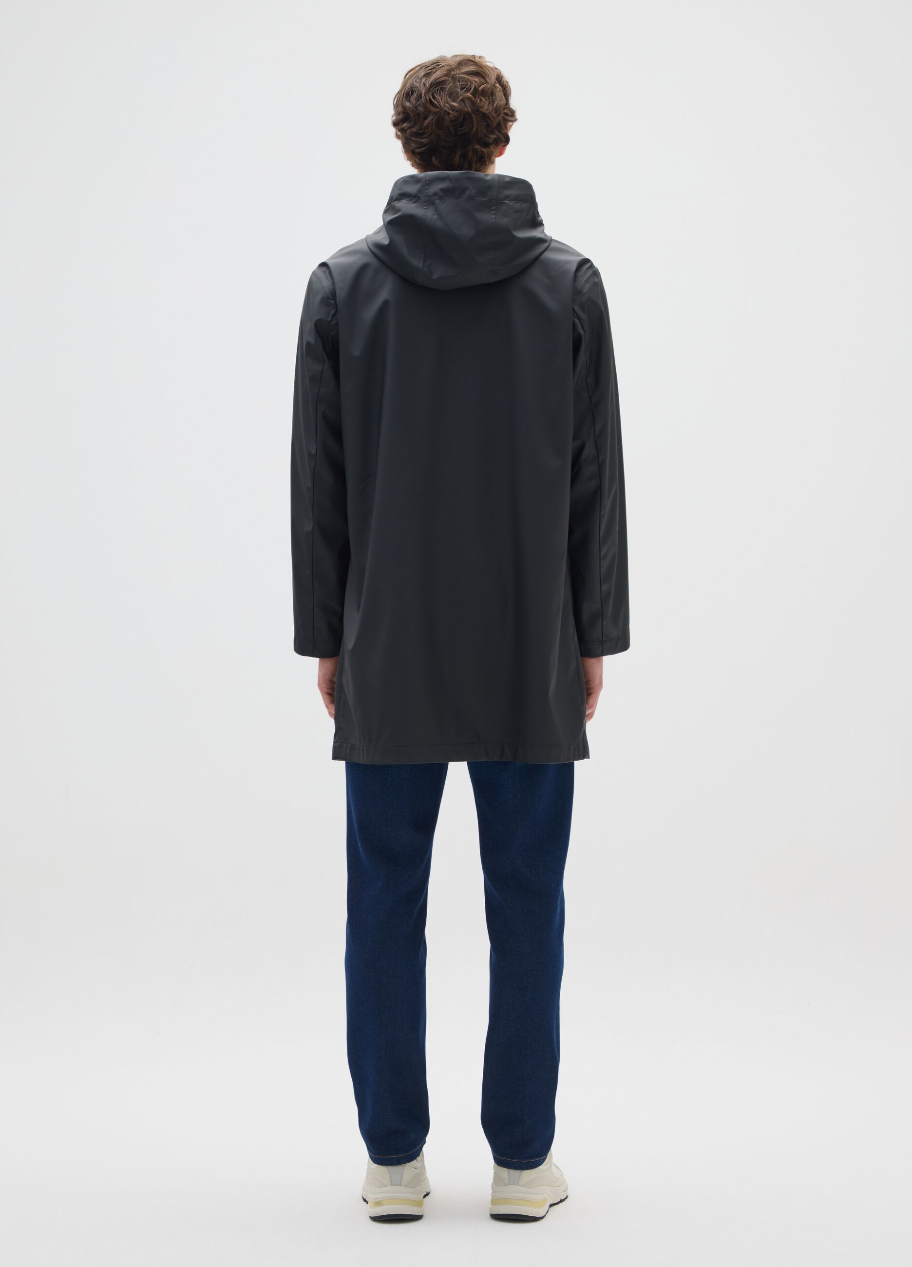Black lightweight waterproof jacket regular fit