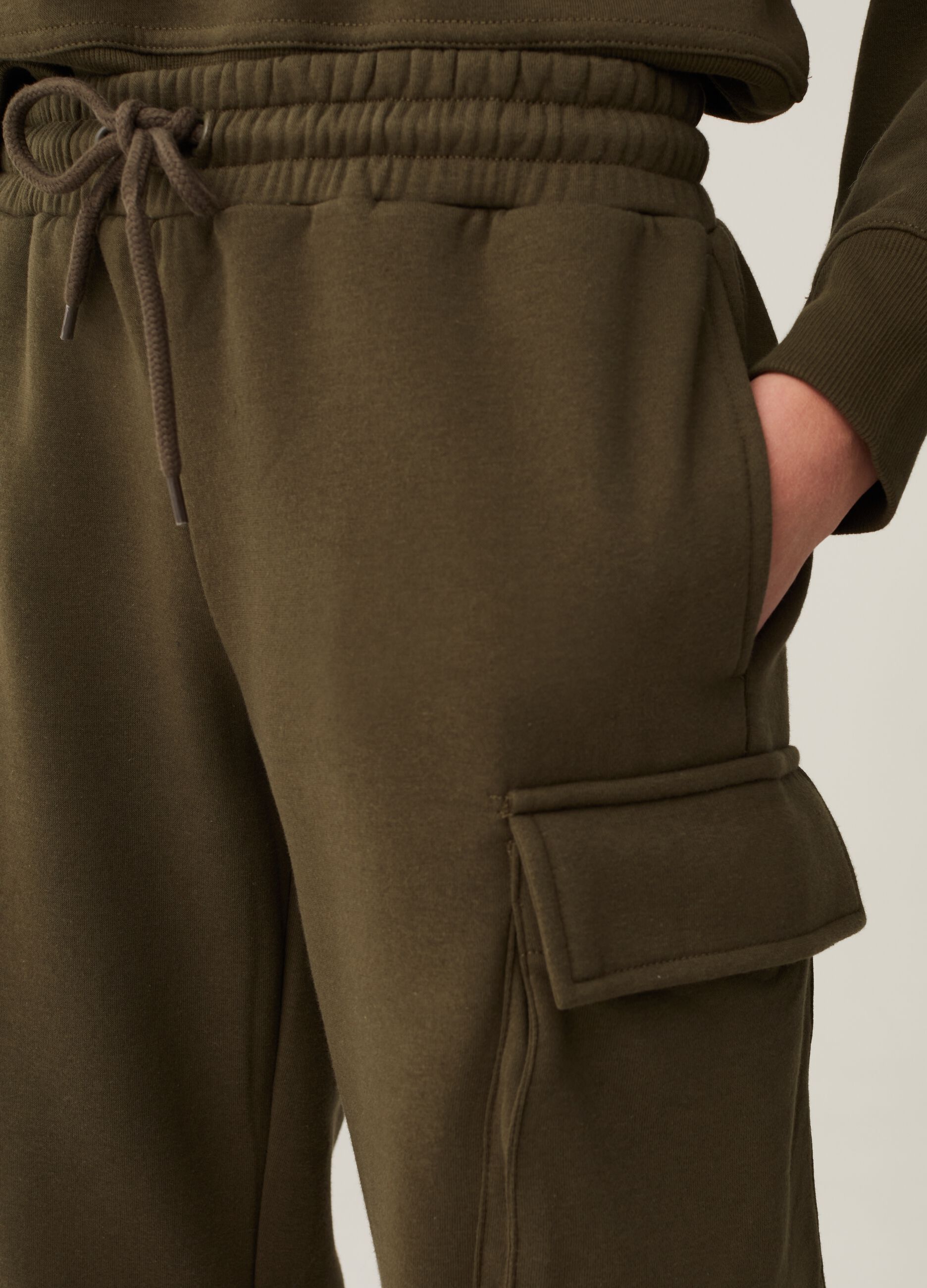Joggers cargo in felpa con coulisse_3