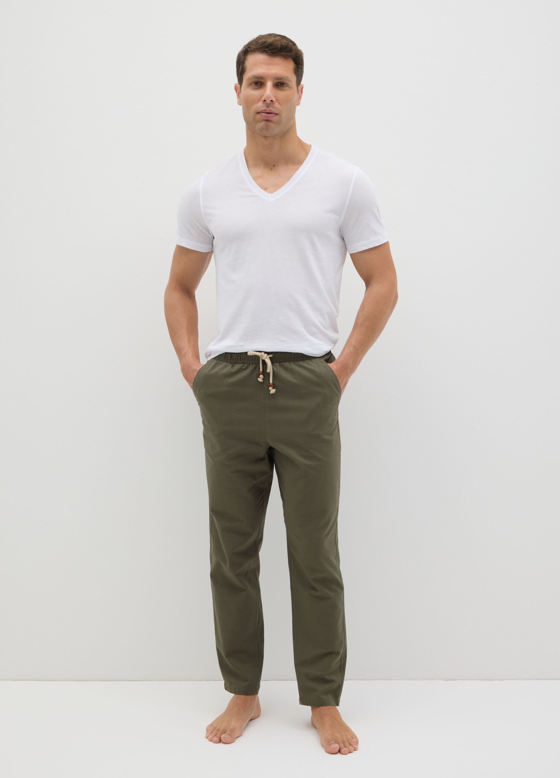 Men's green regular fit cotton blend trousers