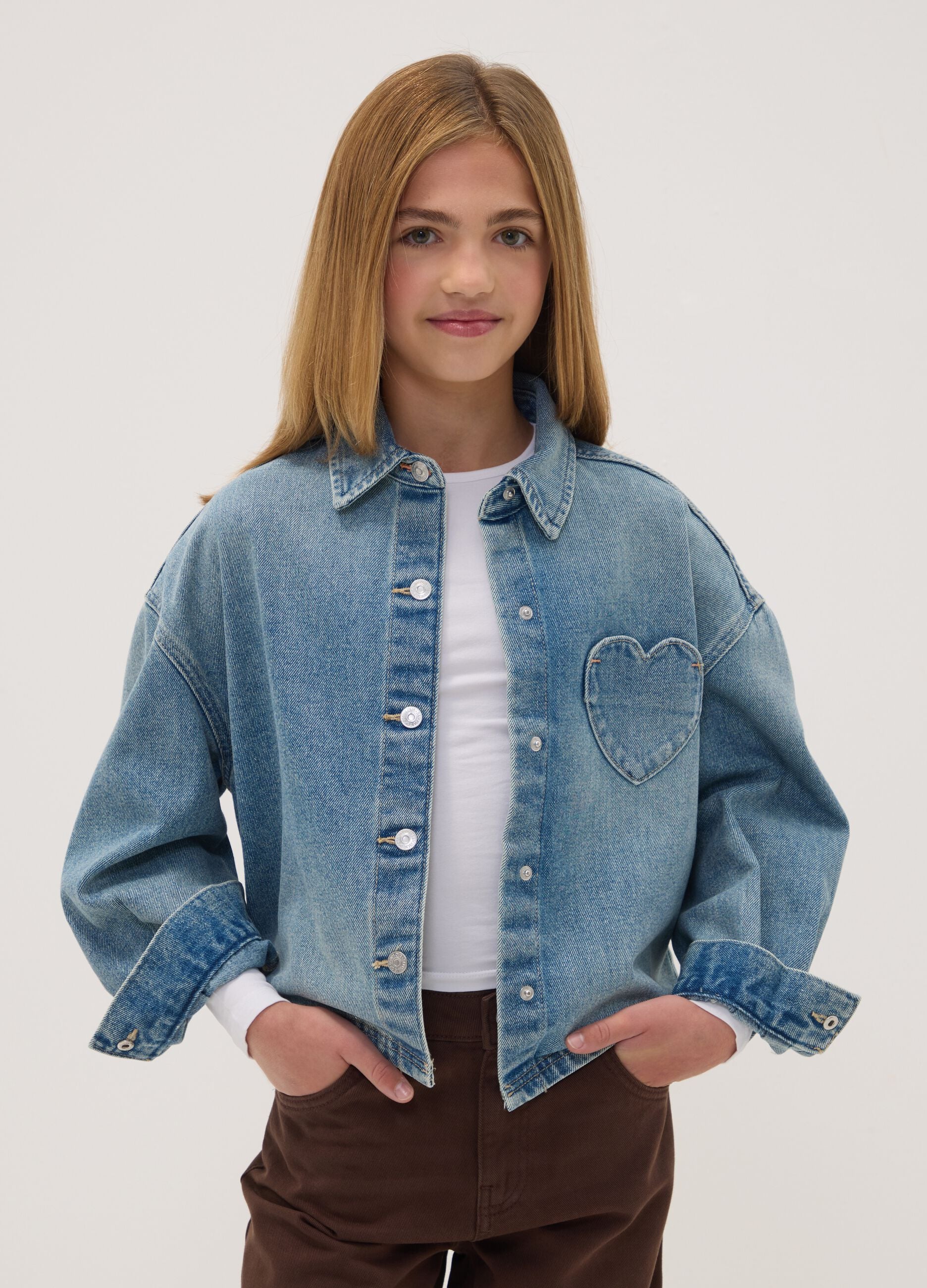 Camicia blu in denim di misto cotone e viscosa con cuore regular fit