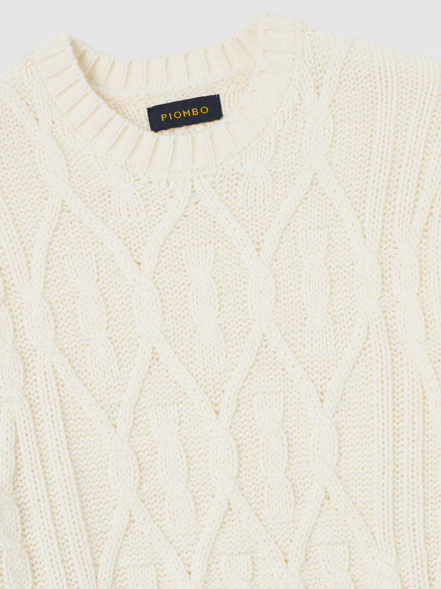 Maglione bianco regular fit con motivo a treccia_1