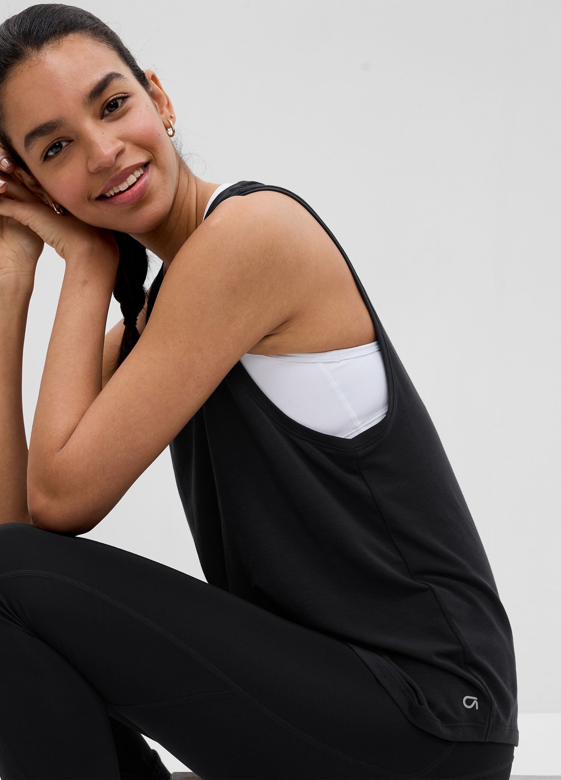 Stretch tank top with round neck