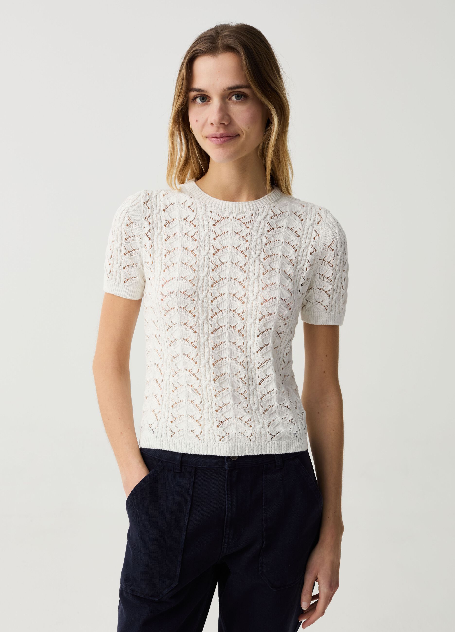 Crochet top with short sleeves