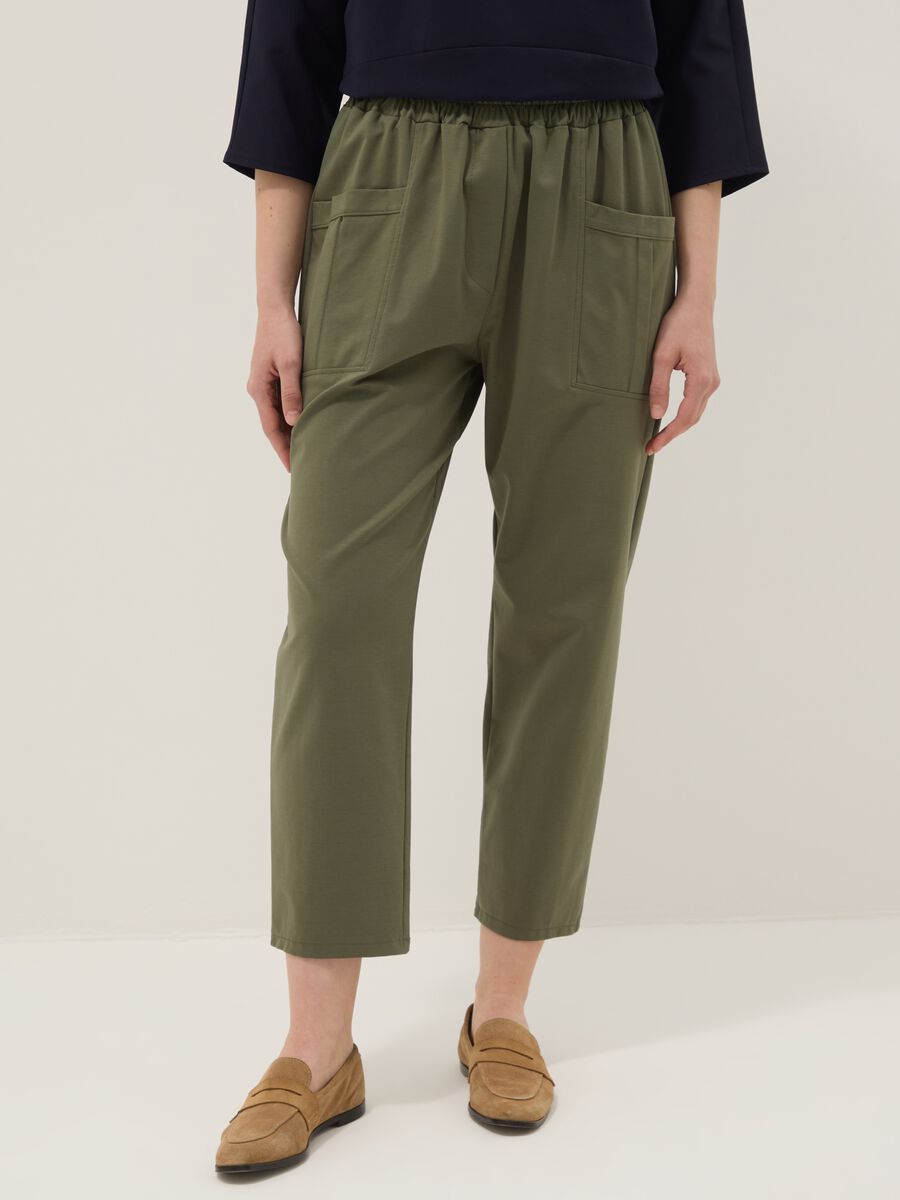 Pantaloni verdi in cotone elasticizzato con fascia elastica in vita regular fit_1