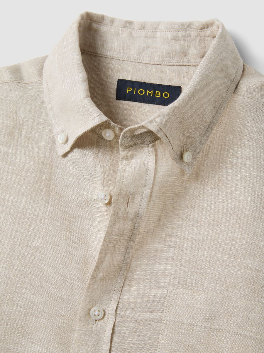 Camicia beige in puro lino con colletto button down regular fit_5