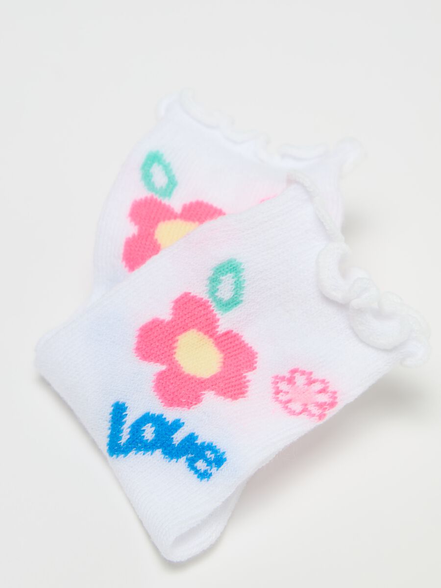 Three-pair pack socks with flower and stripes design_1