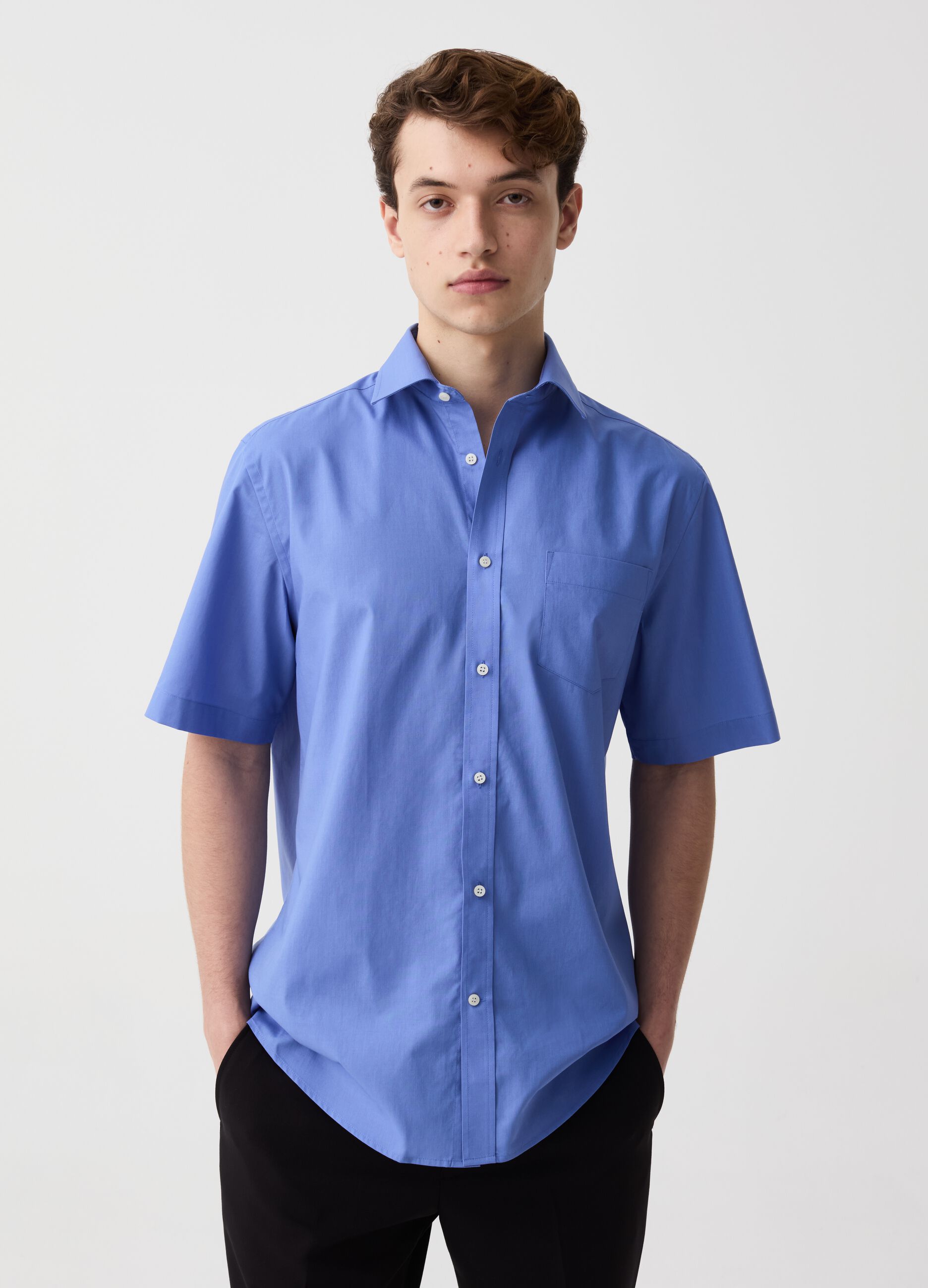 Short-sleeved regular-fit shirt with pocket