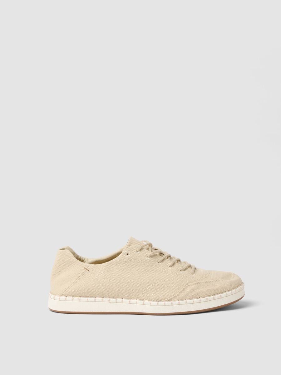 Sneakers beige con stringhe e cuciture_0
