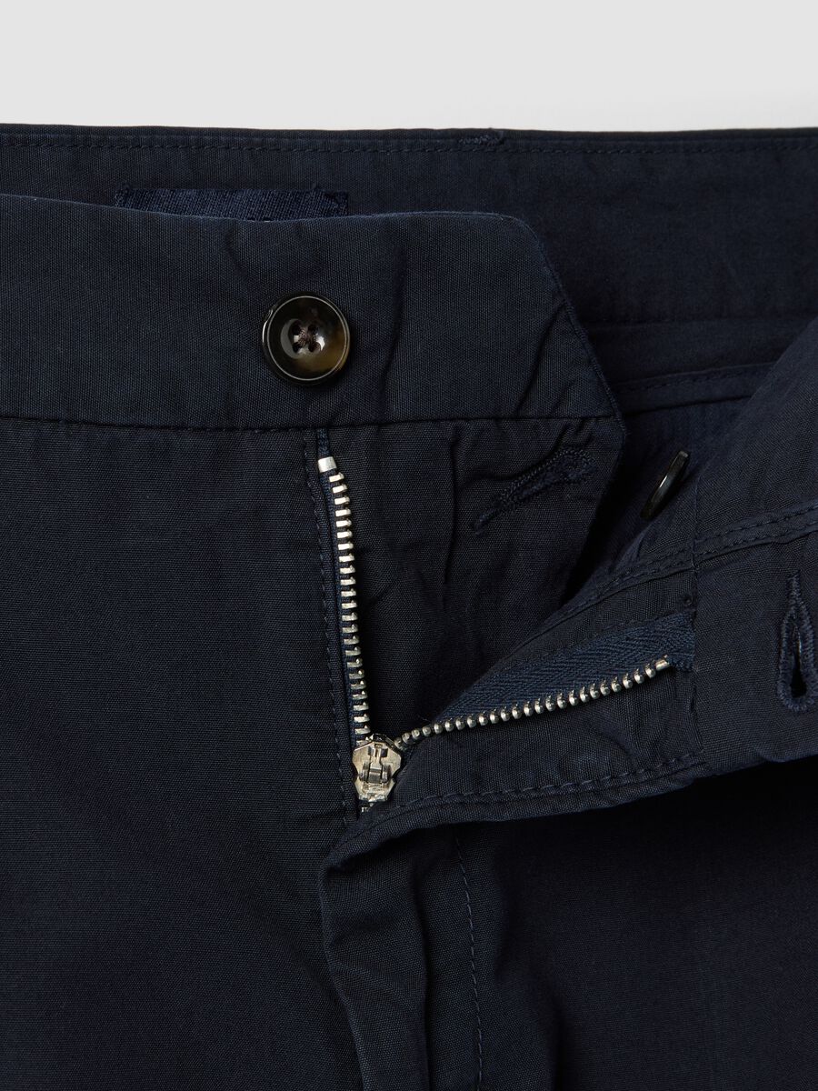 Pantaloni chino blu in puro cotone carrot fit_5
