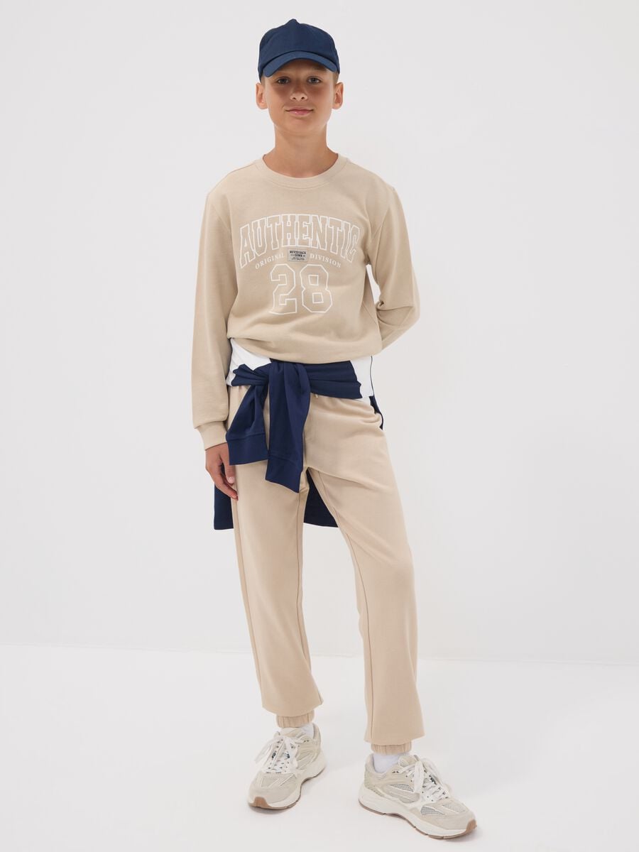 Pantaloni jogger beige in puro cotone organico regular fit per ragazzo_0