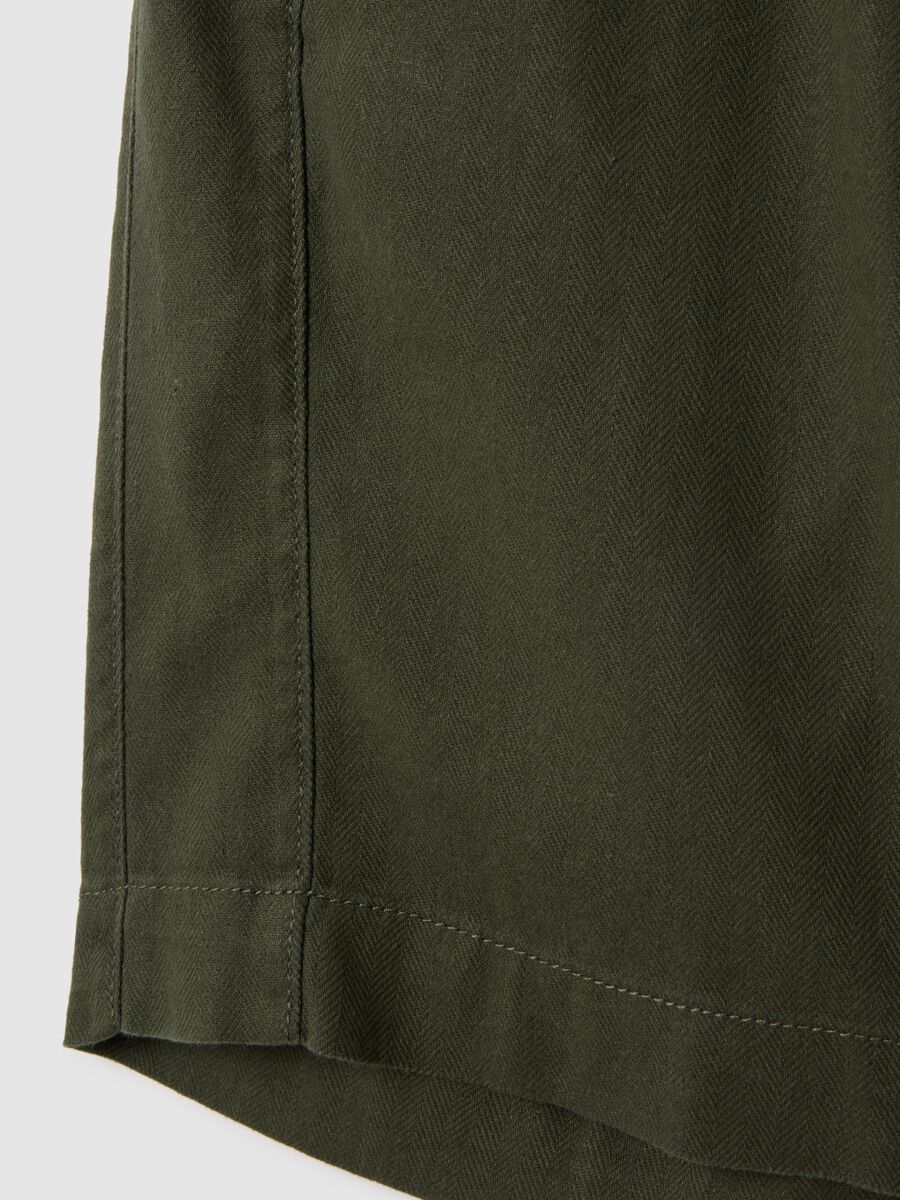 Men's green cotton blend regular fit shorts_1