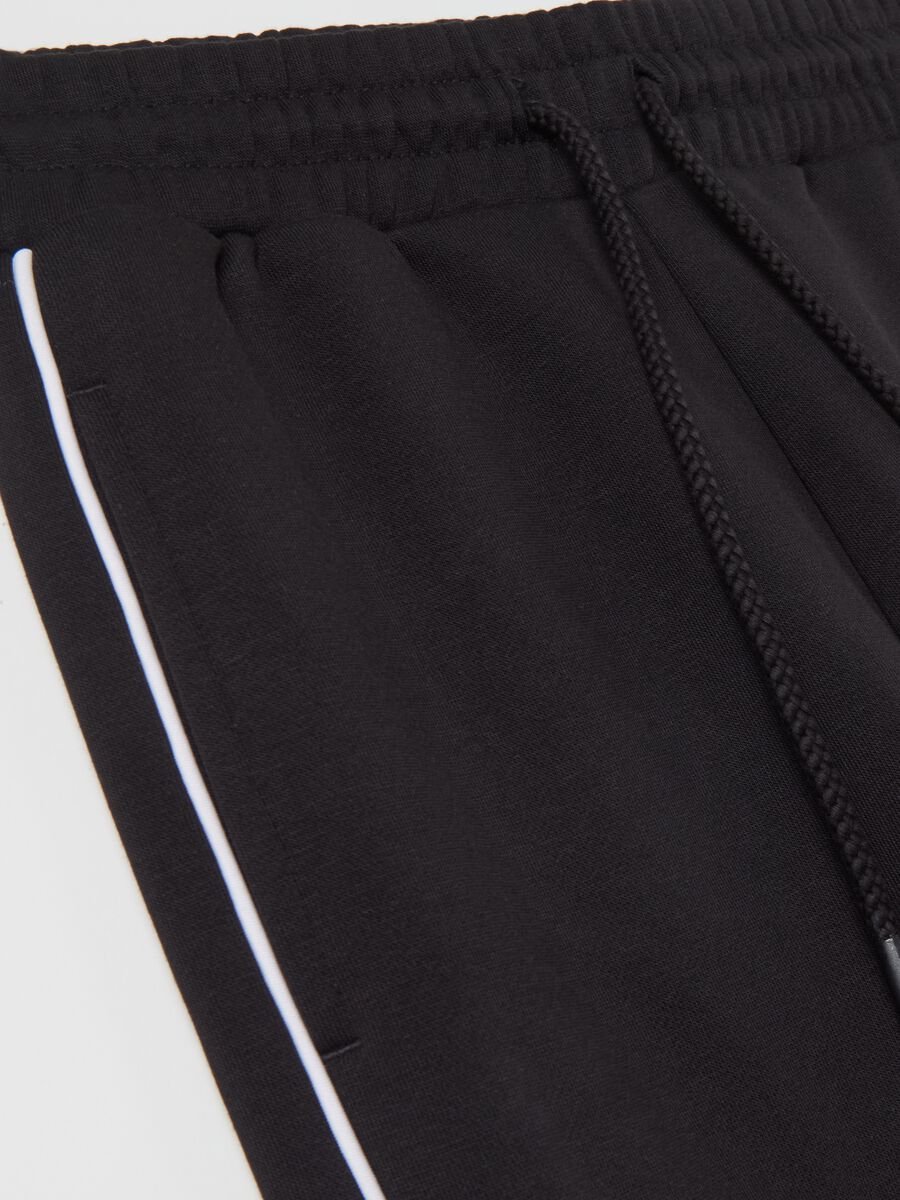Essential joggers with striped edging_5