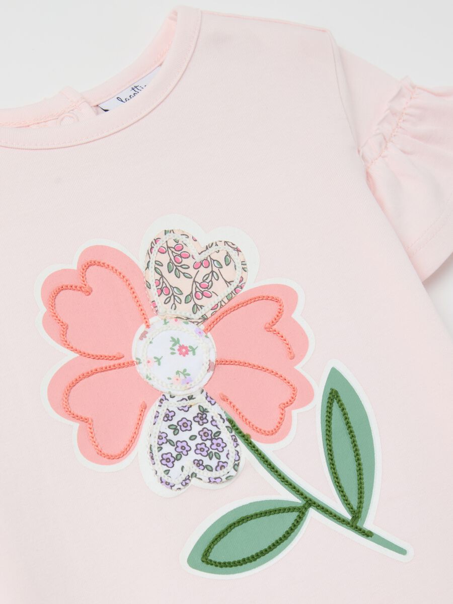 T-shirt with patchwork-effect flower application_2