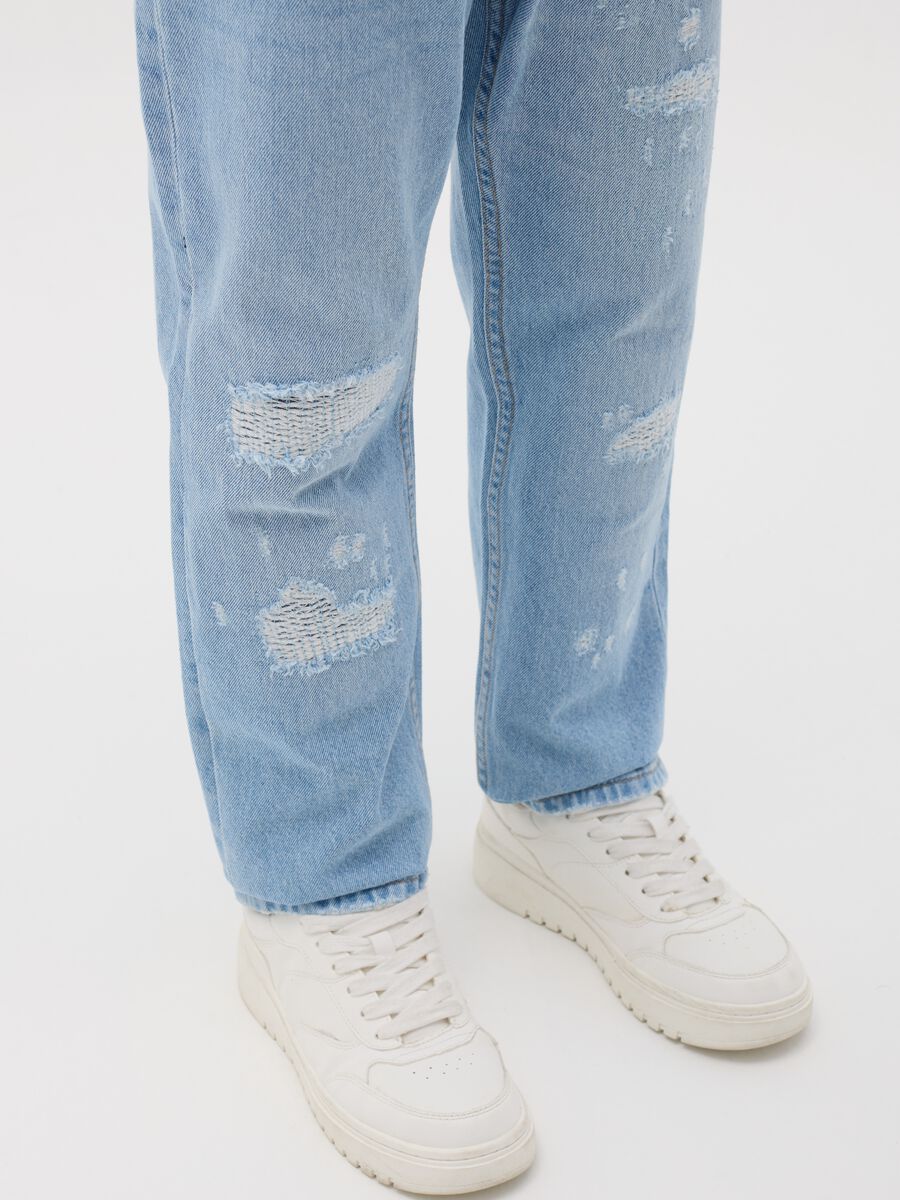 Regular-fit jeans with abrasions_2