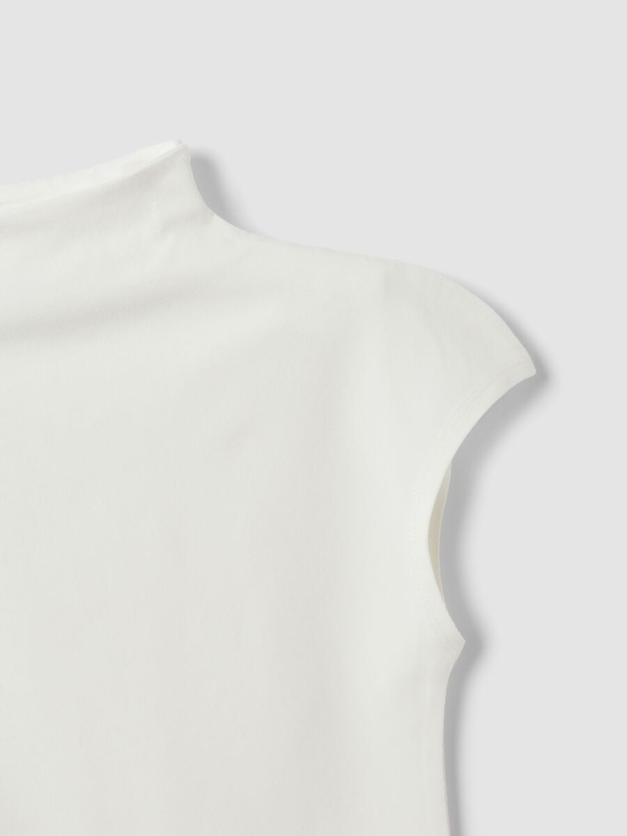 T-shirt bianca in modal e cotone elasticizzato con collo rialzato fitted_1