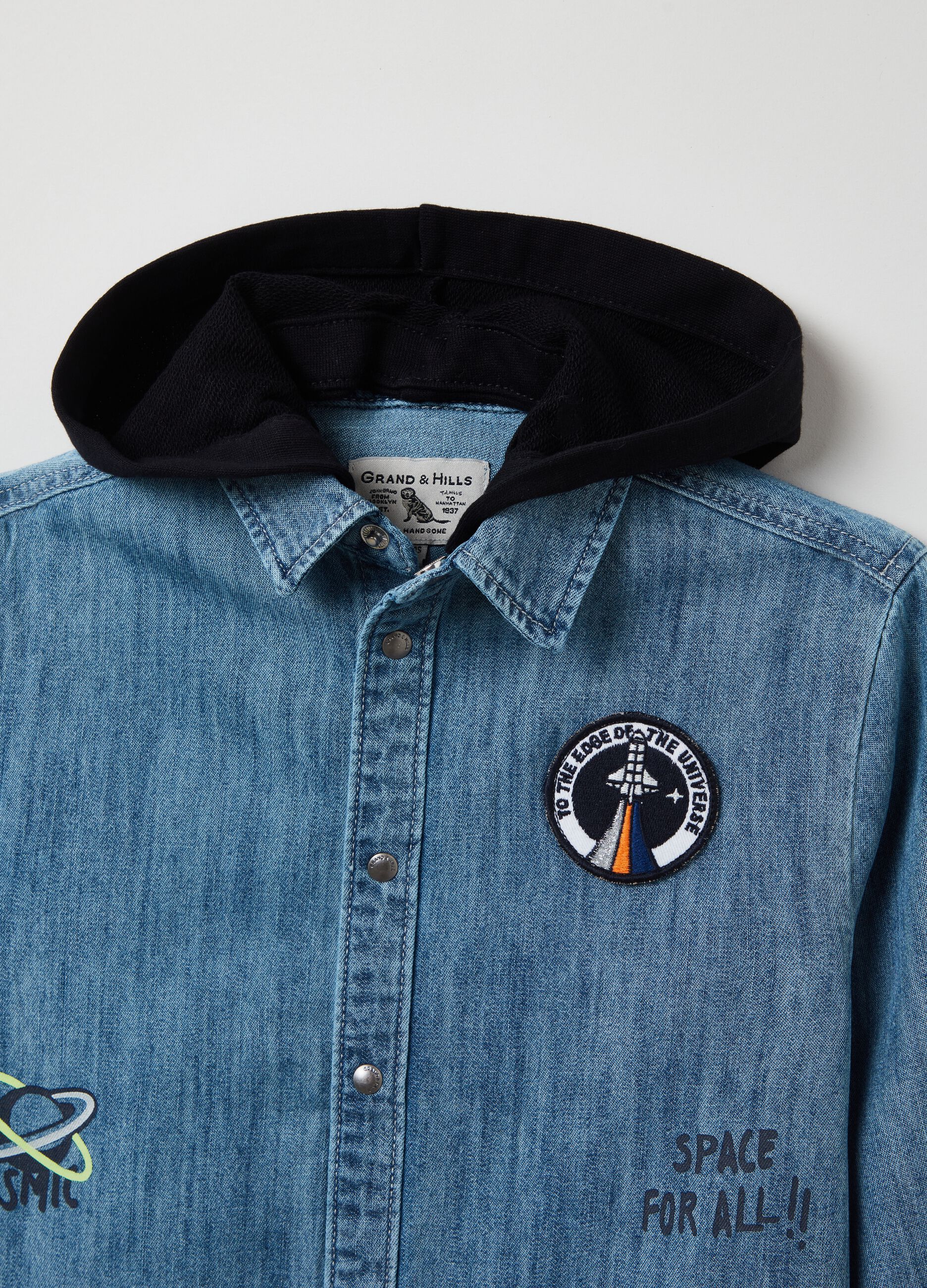 Camicia in denim con cappuccio e patch _2