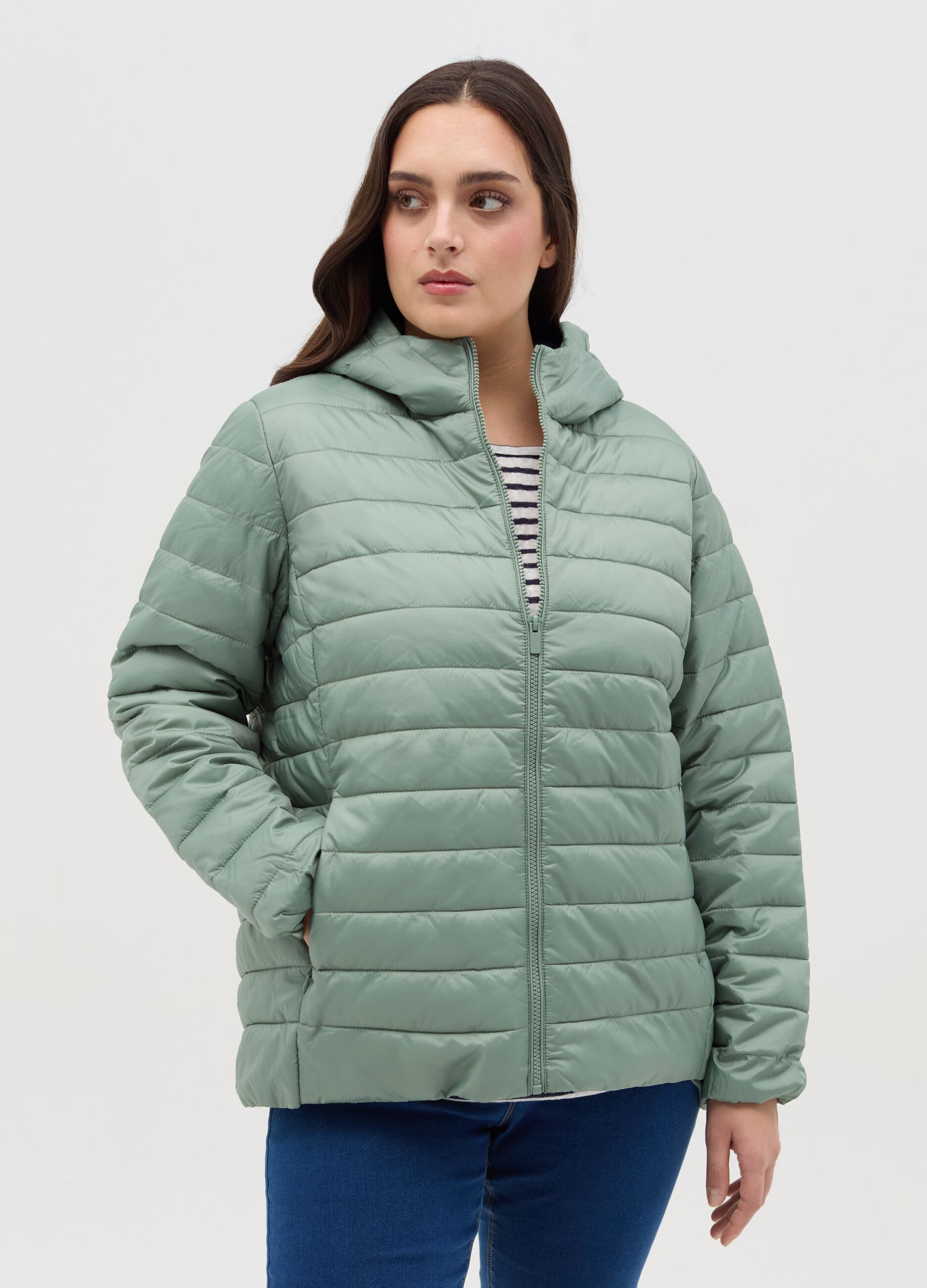 Curvy ultralight short puffer jacket with hood