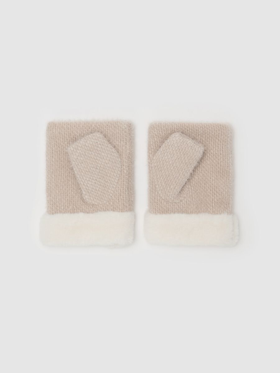 Half-finger gloves with faux fur cuffs_1