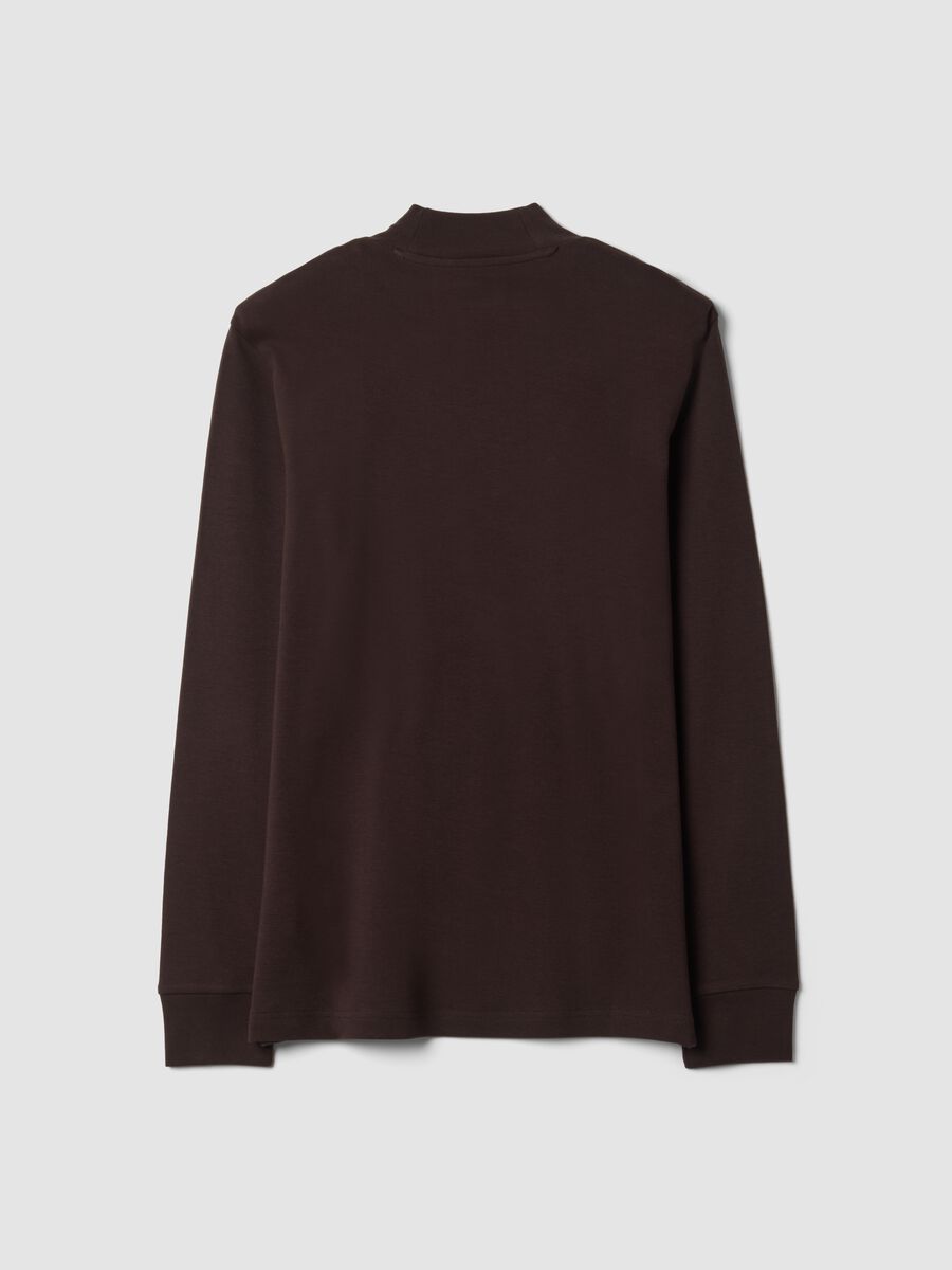 T-shirt marrone in puro cotone con collo rialzato strutturato_2