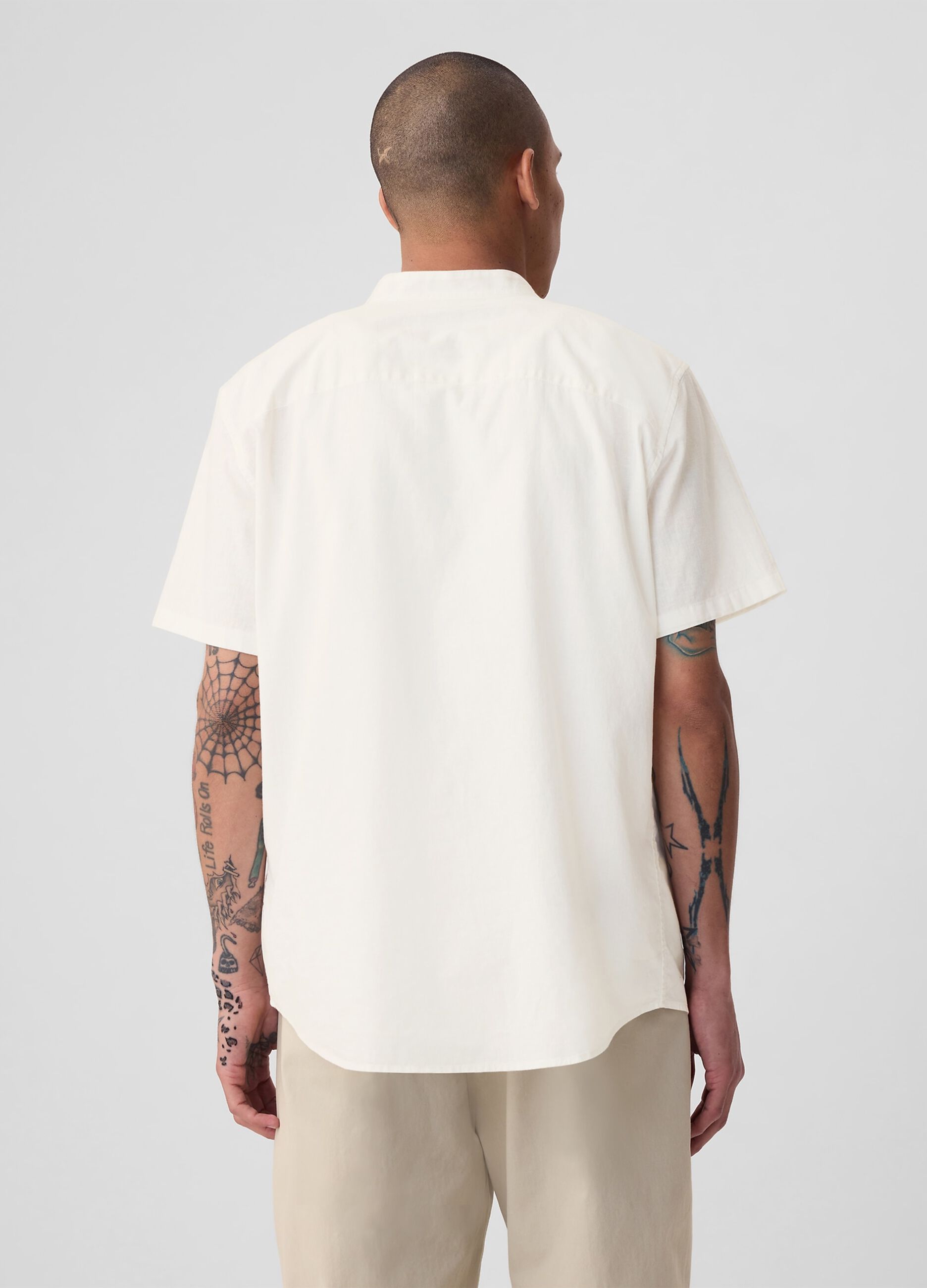 Short-sleeved shirt with Mandarin collar