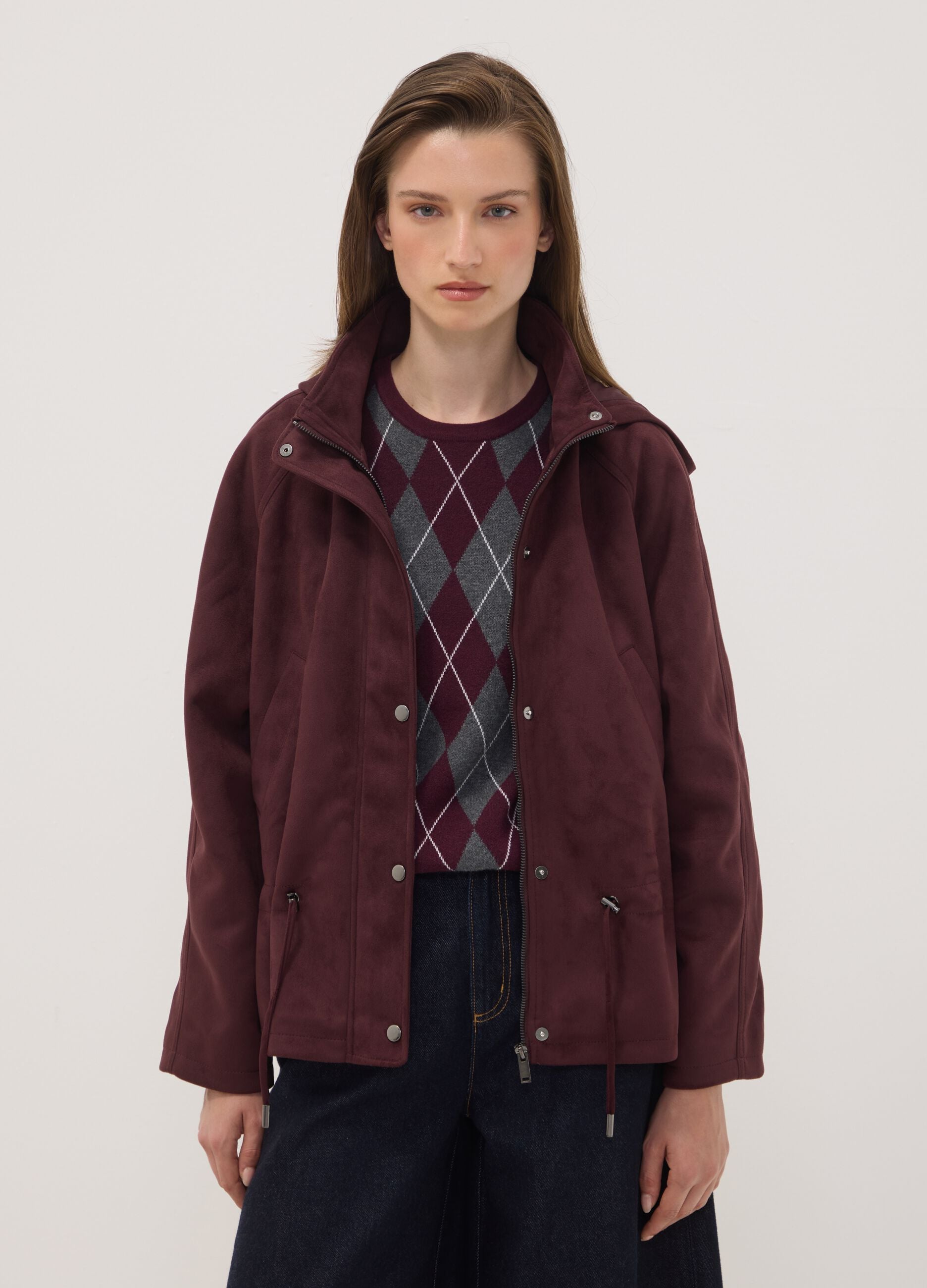 Parka viola con cappuccio e chiusura zip e bottoni