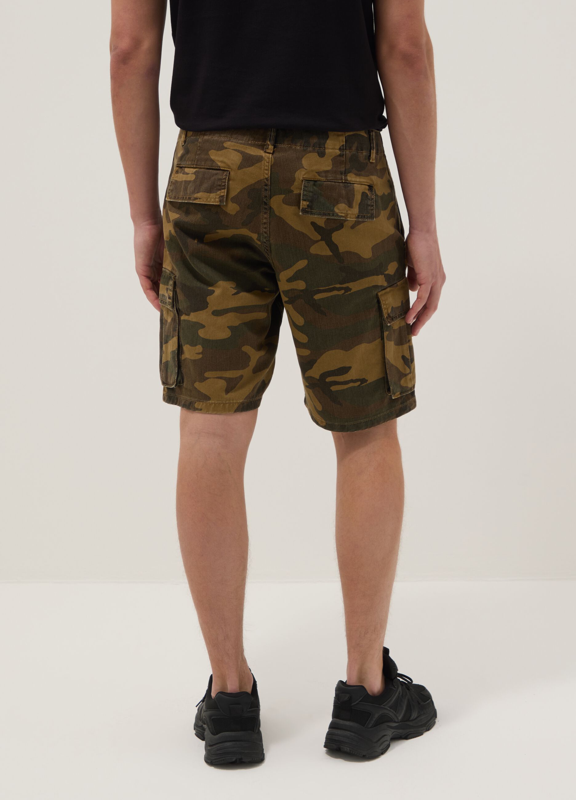 Green cotton cargo shorts