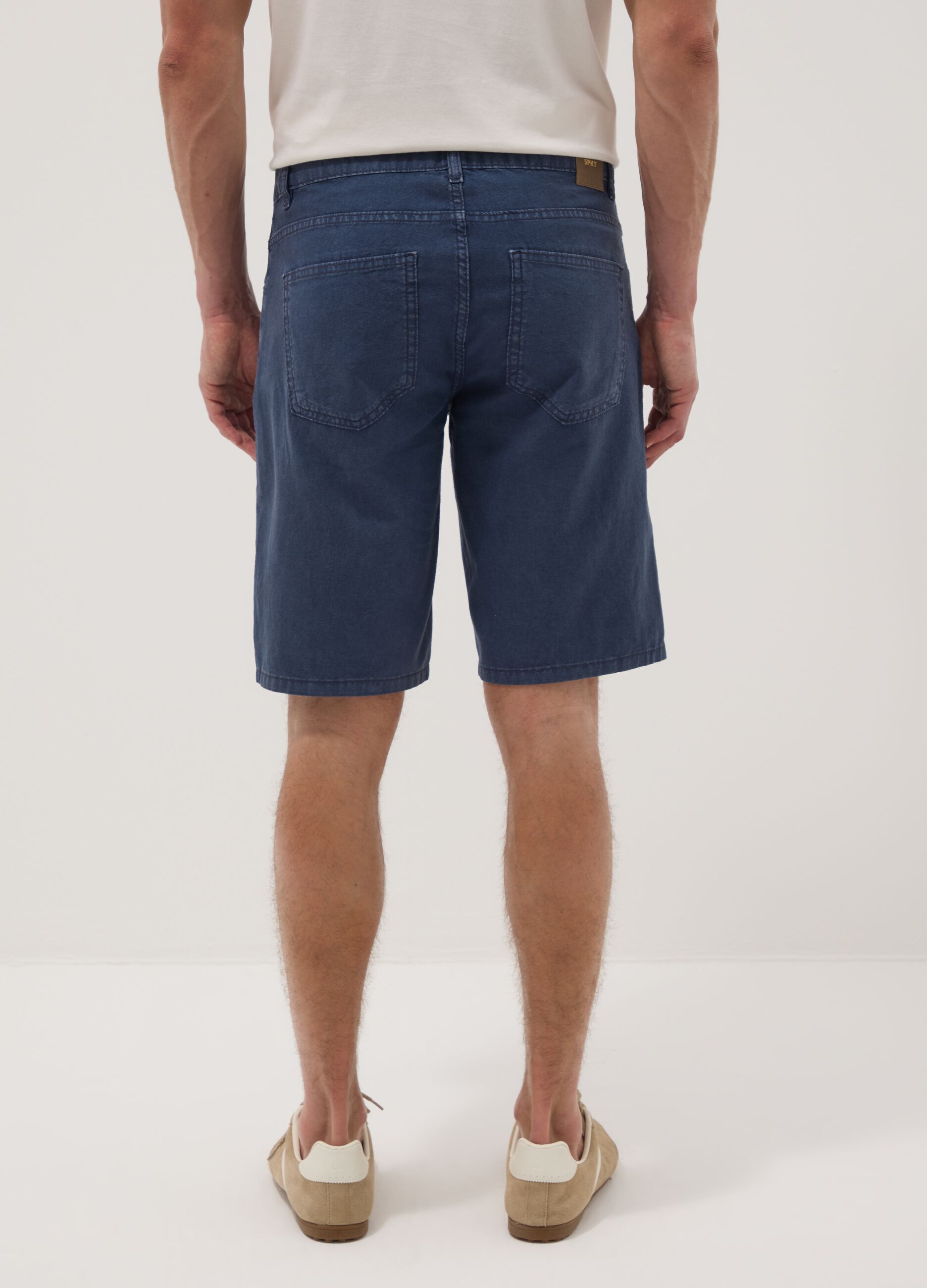 Blue linen-cotton blend five-pocket Bermuda shorts