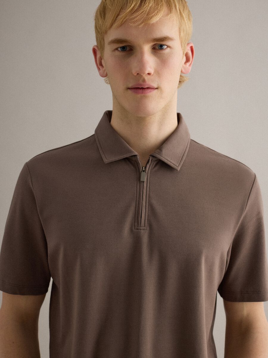 Brown short sleeve stretch cotton polo with regular fit_3