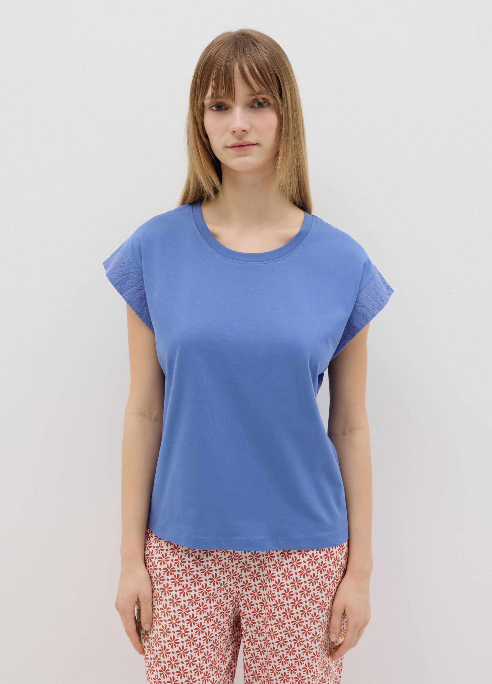 Blue pyjama top with short sleeves in broderie anglaise