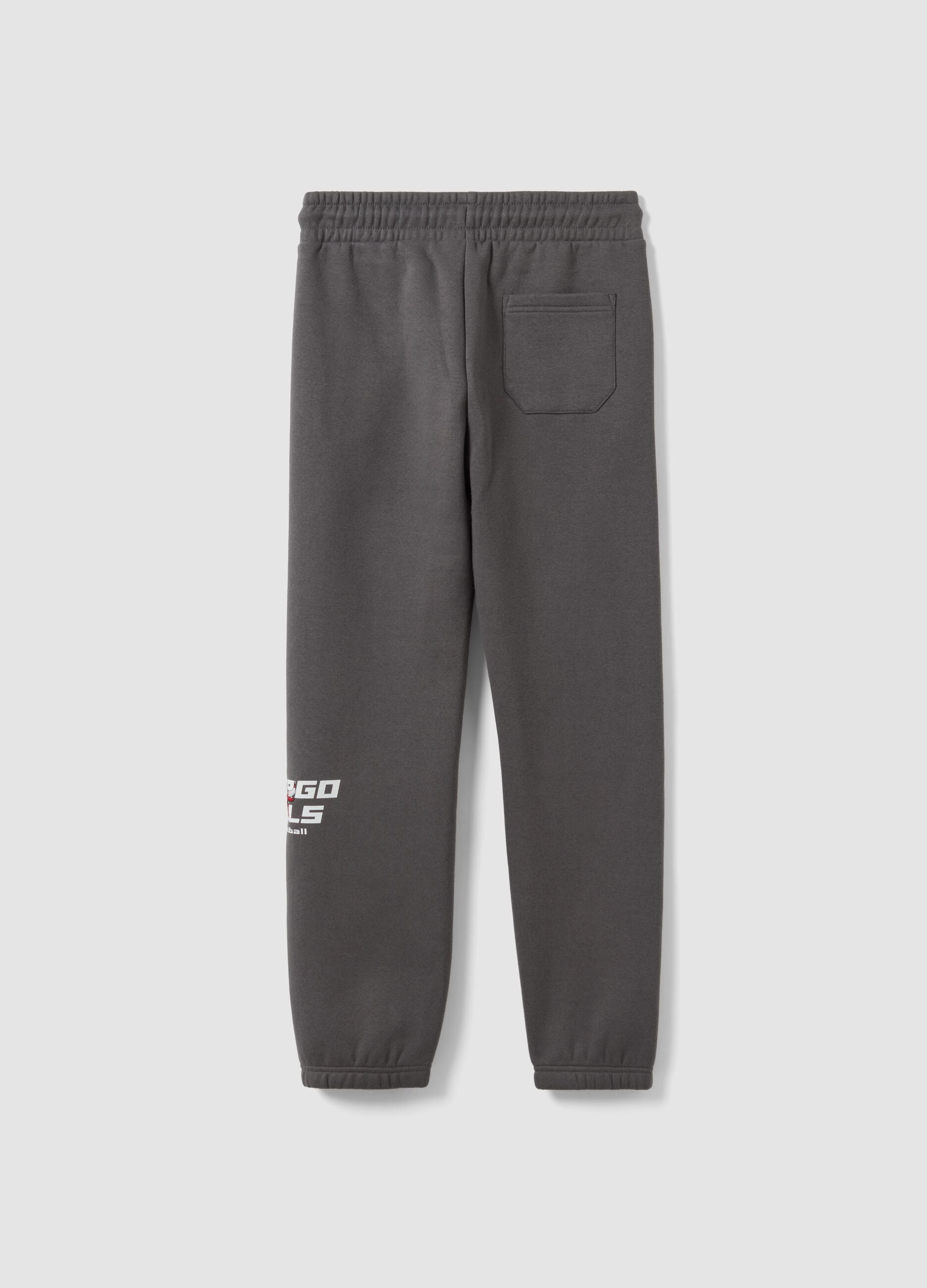 Grey cotton-blend track trousers with Chicago Bulls print