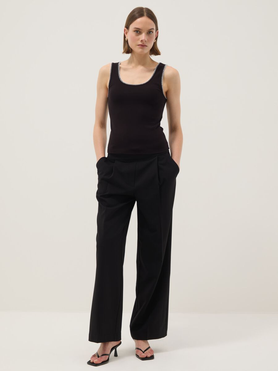 Tank top nero in cotone elasticizzato con dettaglio a contrasto regular fit_1