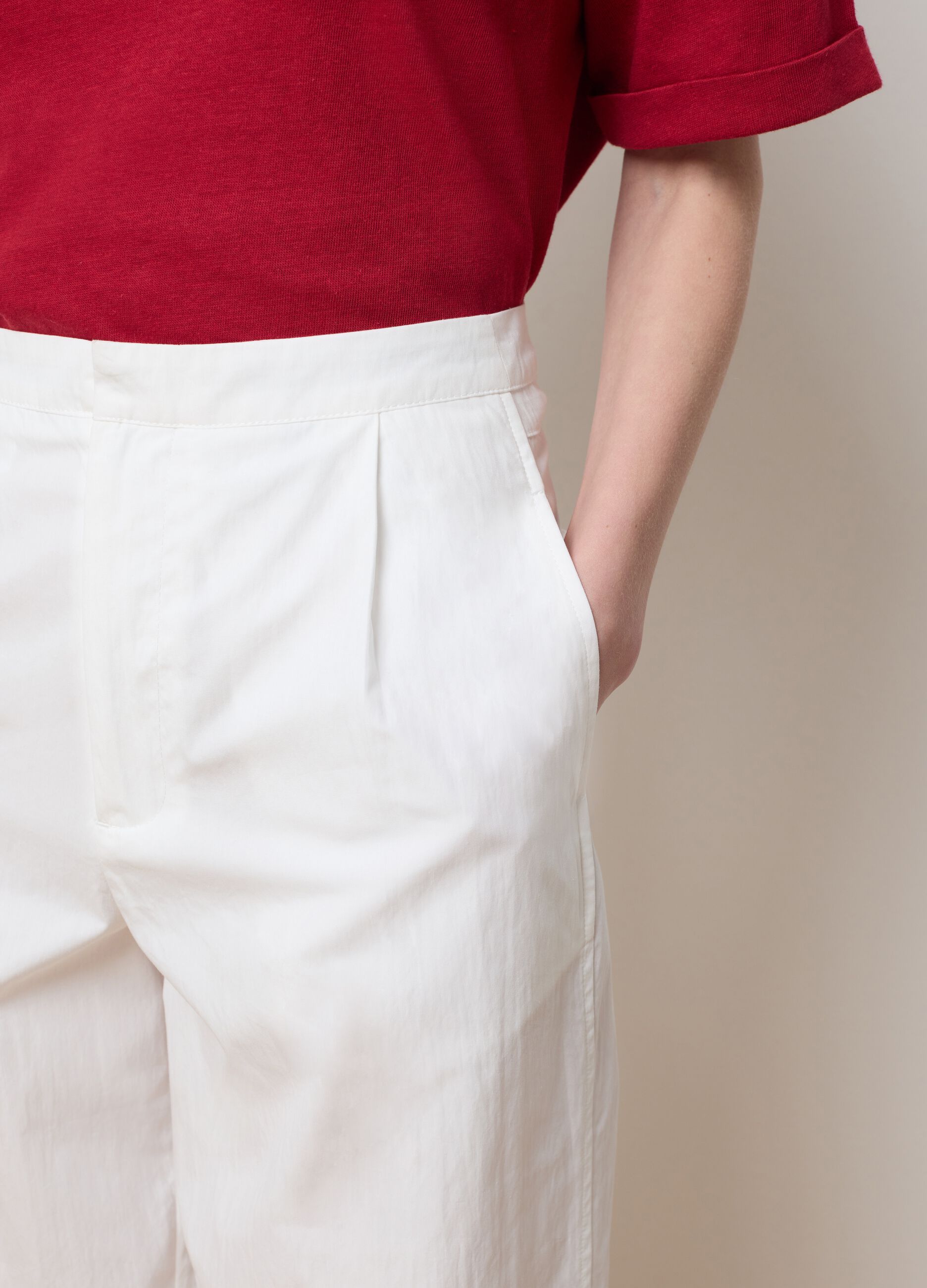 Pantalone carrot fit con pinces bianco