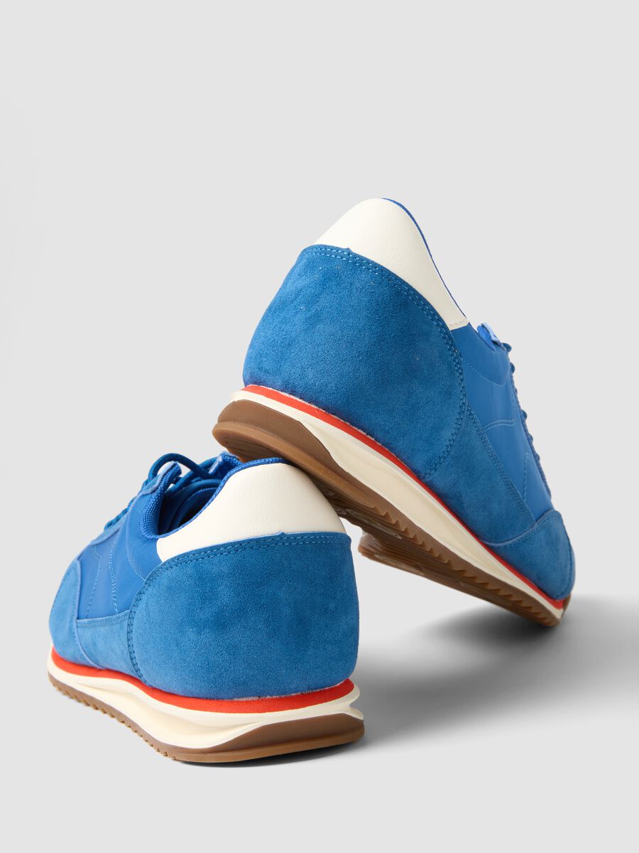 Sneakers in vera pelle blu con suola leggera_2