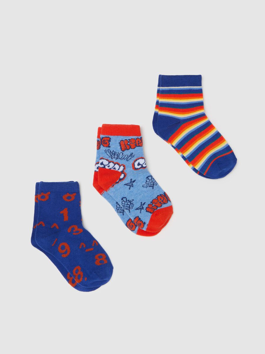 Three-pack short socks with stripe pattern and lettering_0