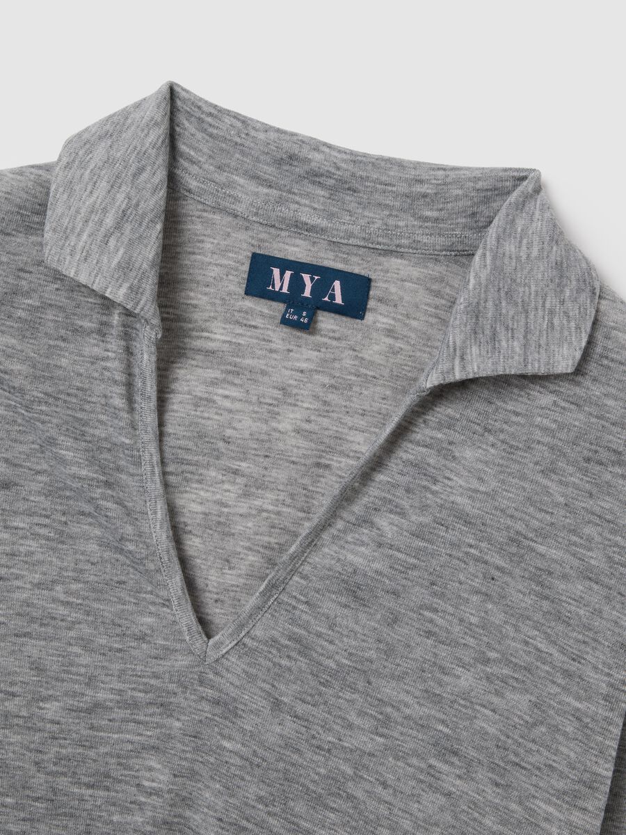 Maglia grigia regular fit con scollo a V_5