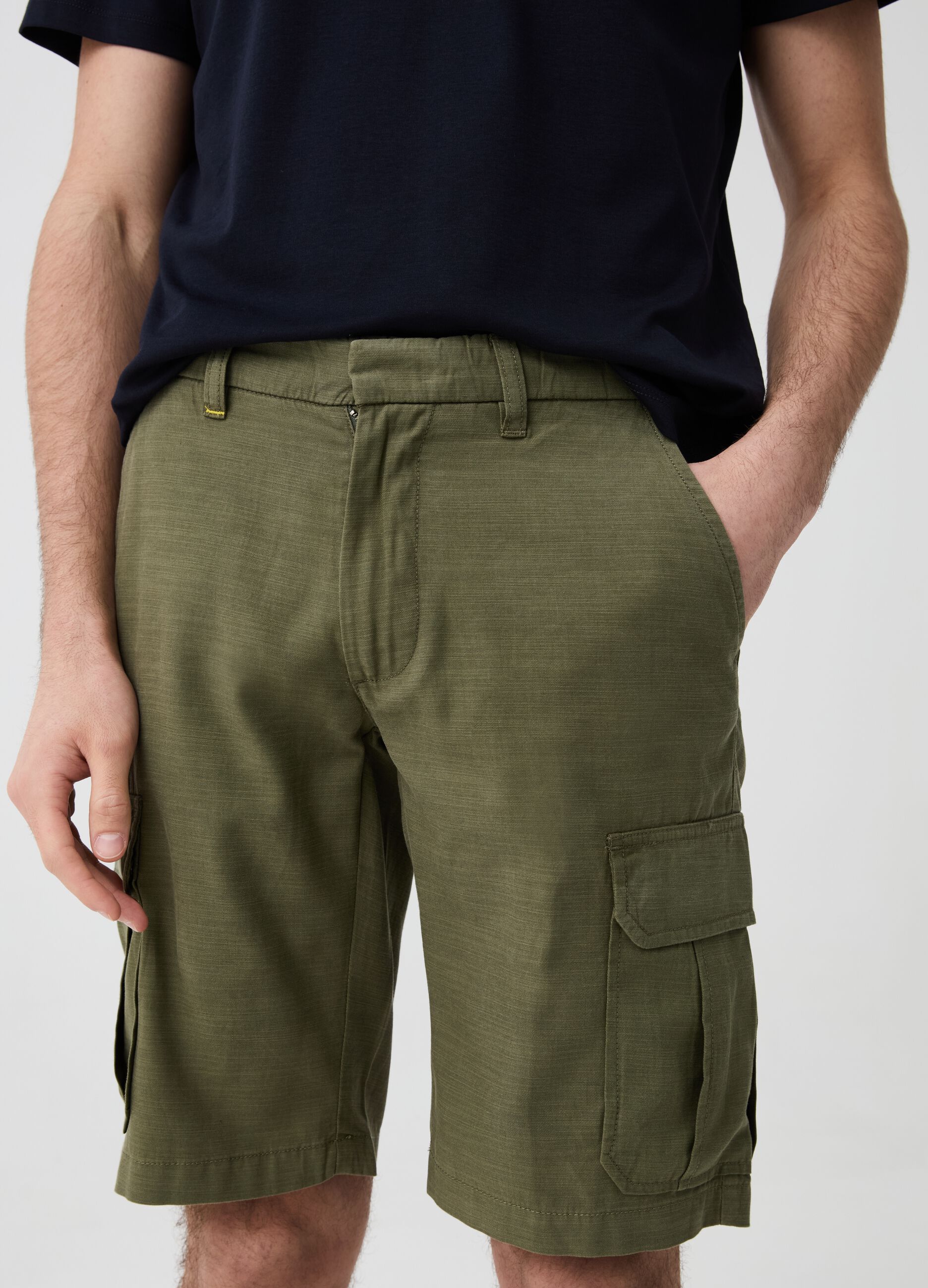 Cargo Bermuda shorts in cotton and linen