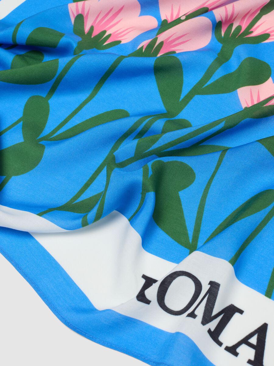 Foulard leggero in pura viscosa multicolor con motivo floreale_2