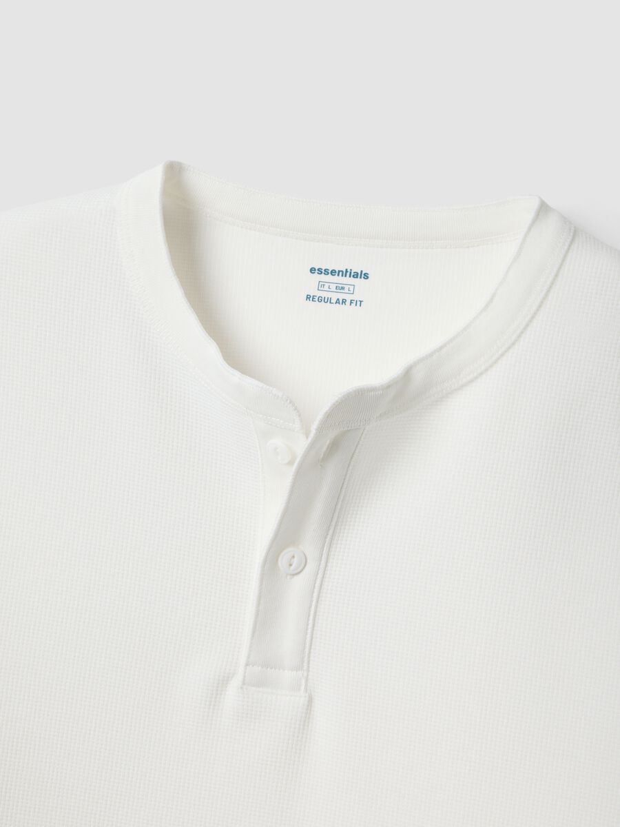 White short sleeve T-shirt regular fit with henley collar_5