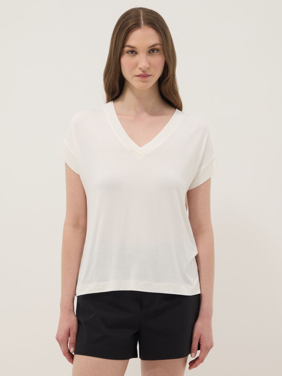T-shirt bianca in viscosa elasticizzato regular fit_1