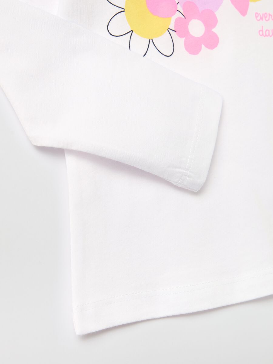 Long-sleeved T-shirt with "Love & Luck” print_2