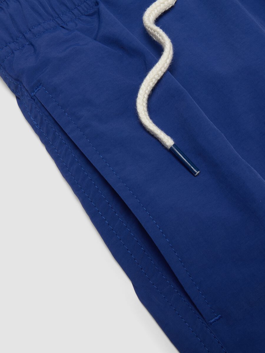 Boxer da mare blu con vita elasticizzata e coulisse_1