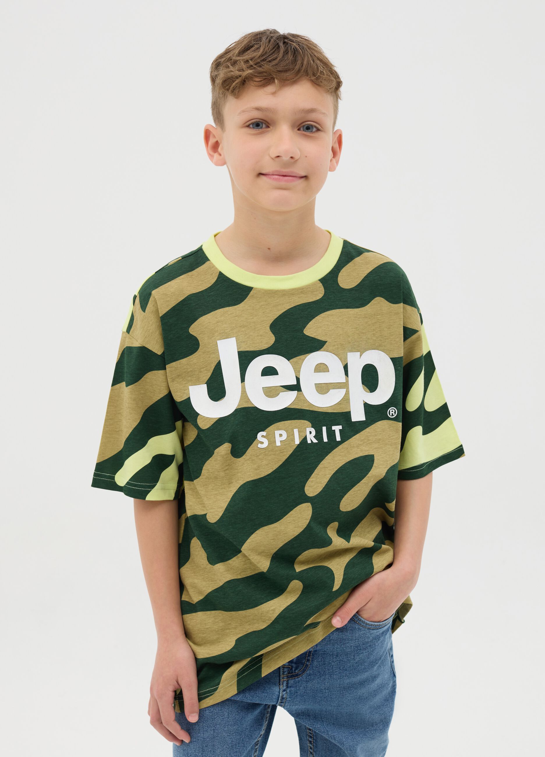 T-shirt in cotone camouflage con stampa logo
