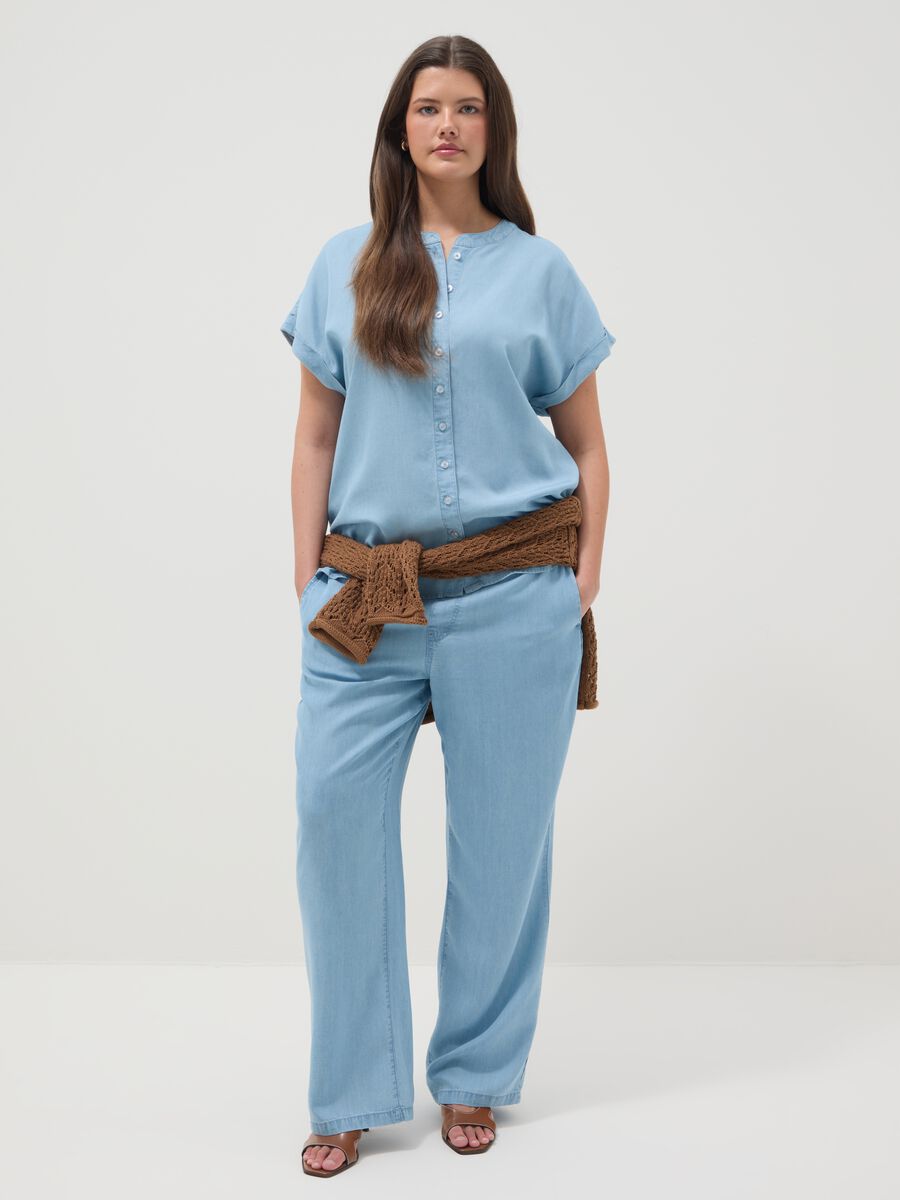 Camicetta in puro lyocell azzurro regular fit con collo alla coreana_1