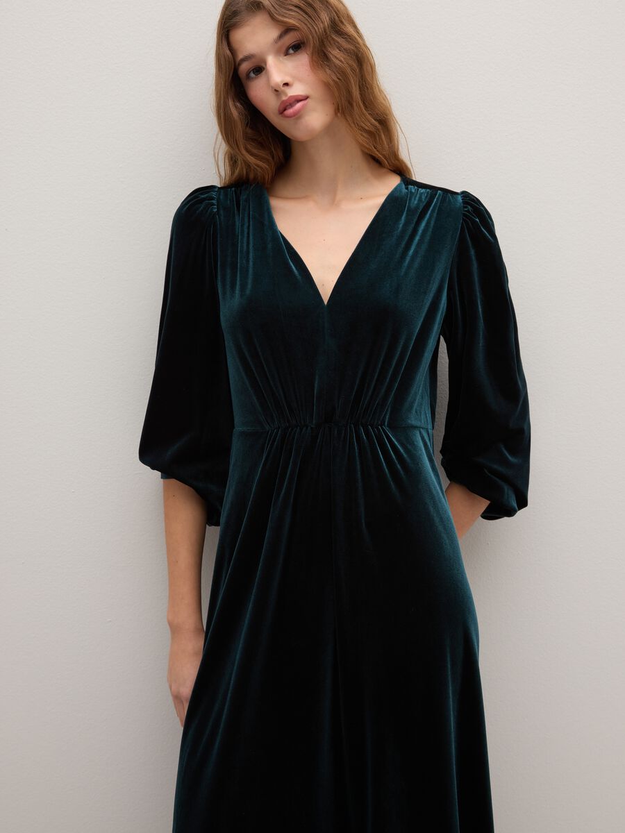 Long Green Dress with V-Neck_3